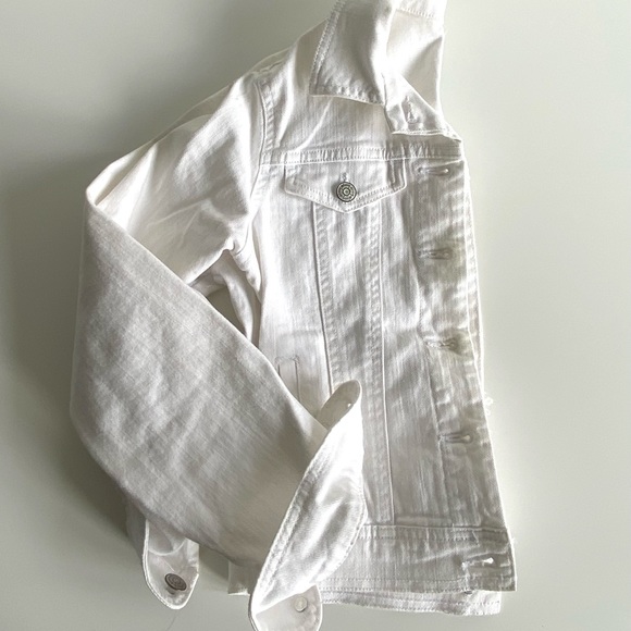 🛍 2 for $20! Girls White Jean jacket - Picture 3 of 4